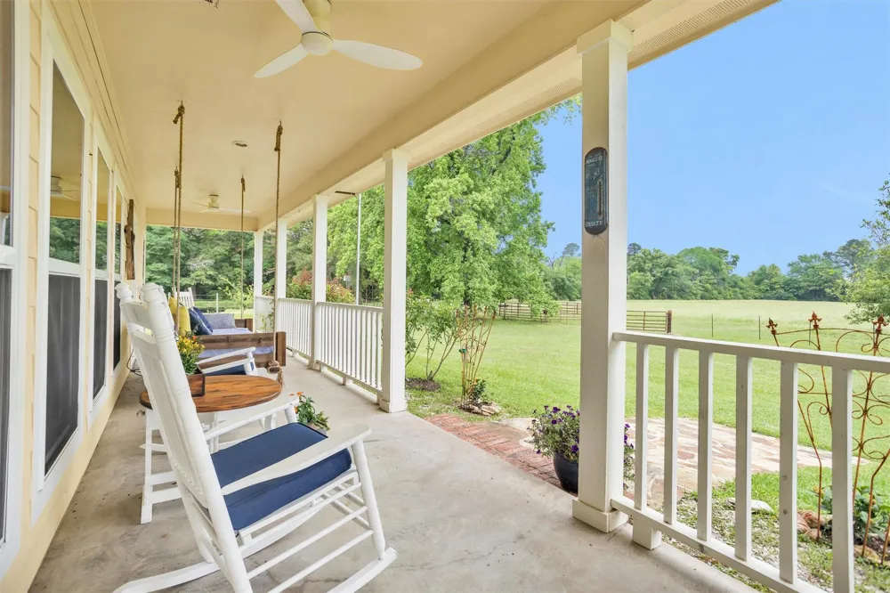 10 Hogg Extension Kennard, TX 75847
