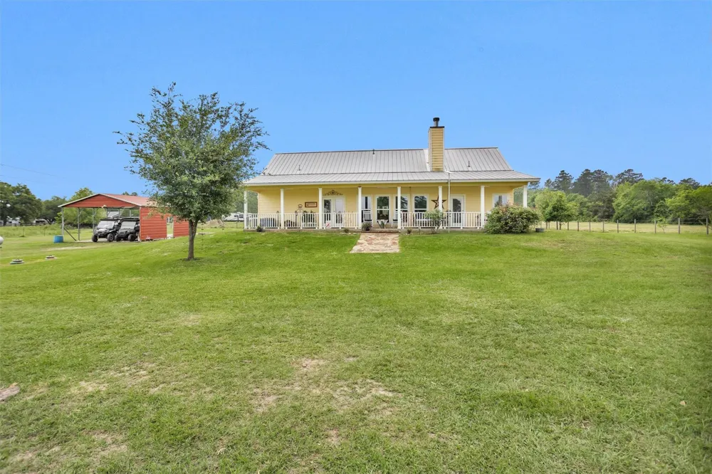 10 Hogg Extension Kennard, TX 75847