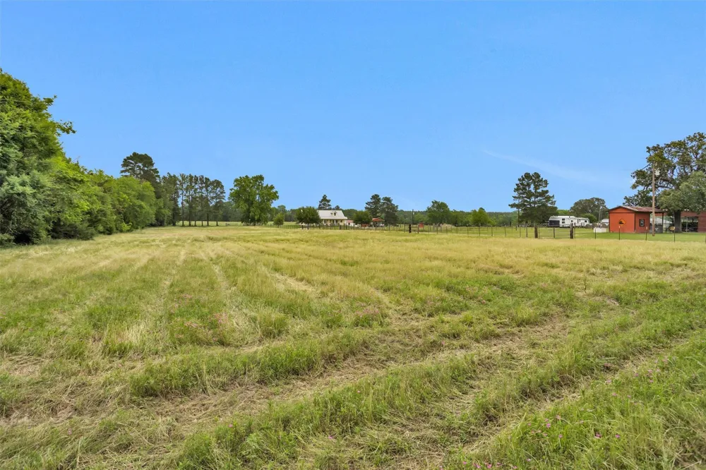 10 Hogg Extension Kennard, TX 75847