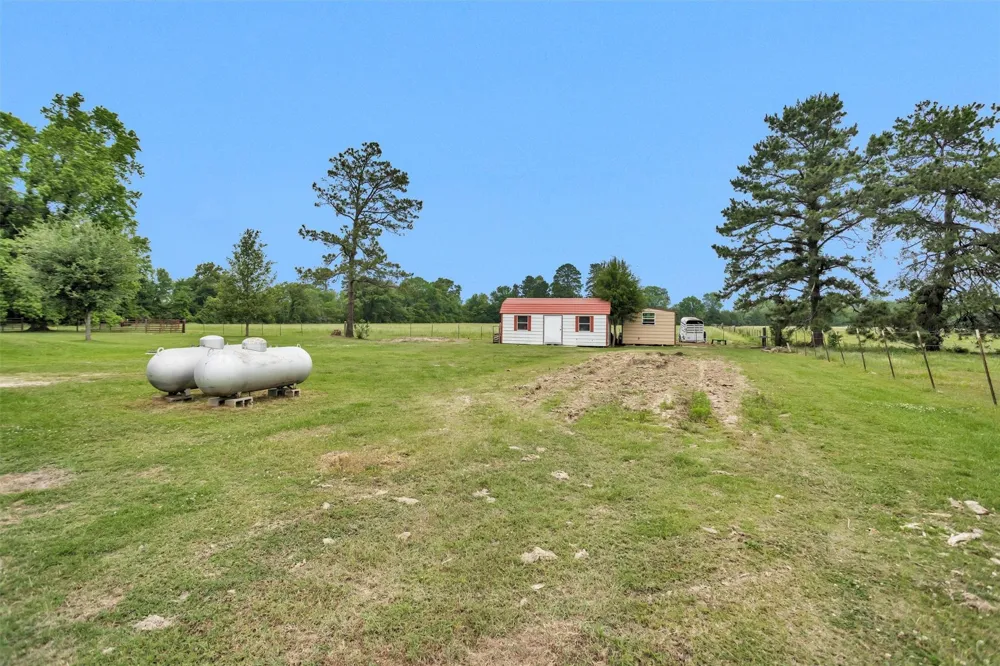 10 Hogg Extension Kennard, TX 75847