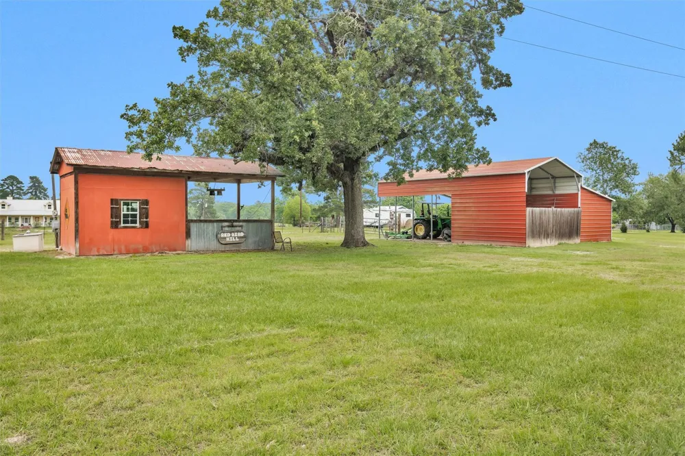 10 Hogg Extension Kennard, TX 75847
