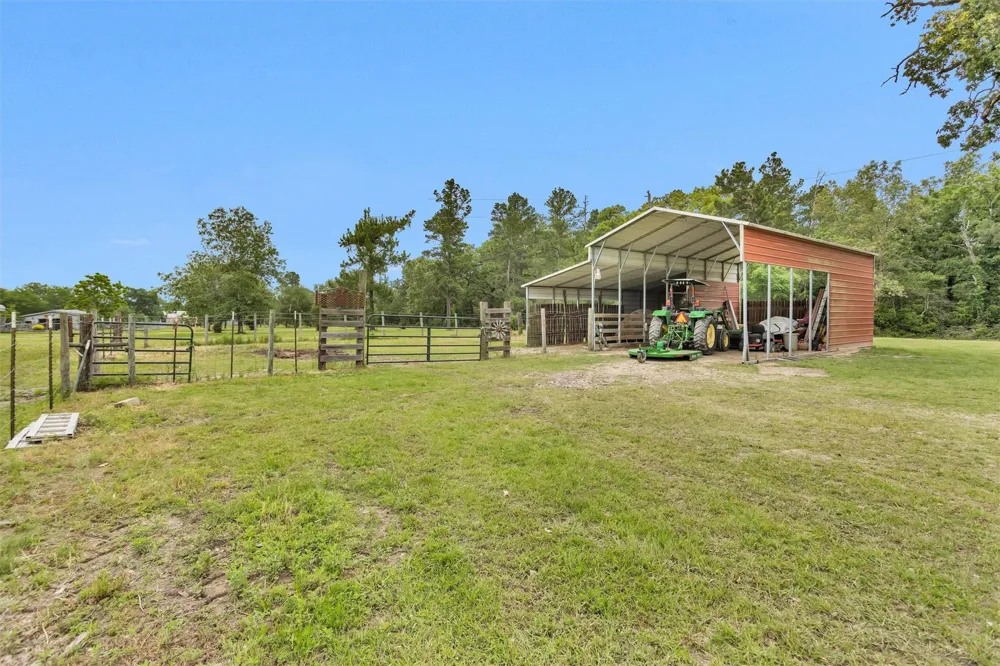 10 Hogg Extension Kennard, TX 75847