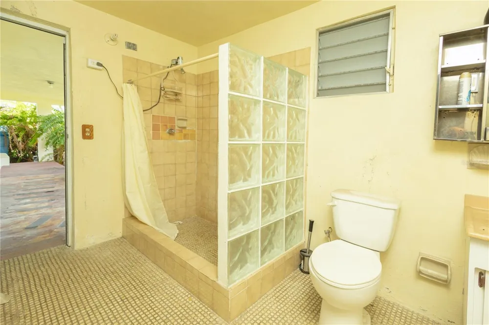 195 CALLE ALMENDRO Vieques, PR 00765