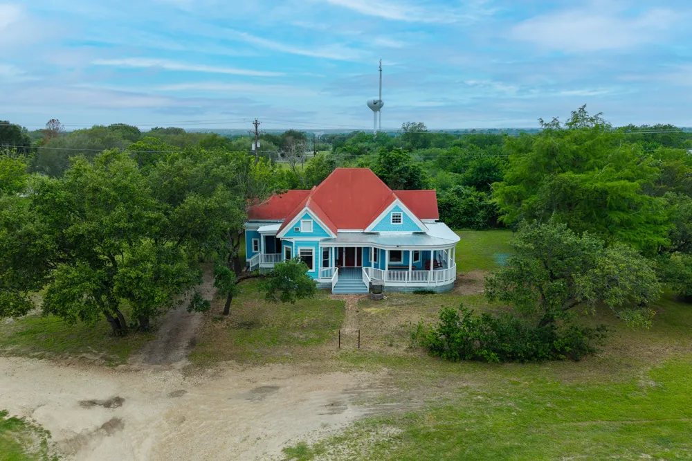 501 Mish Mash Mall Lane Schulenburg, TX 78956