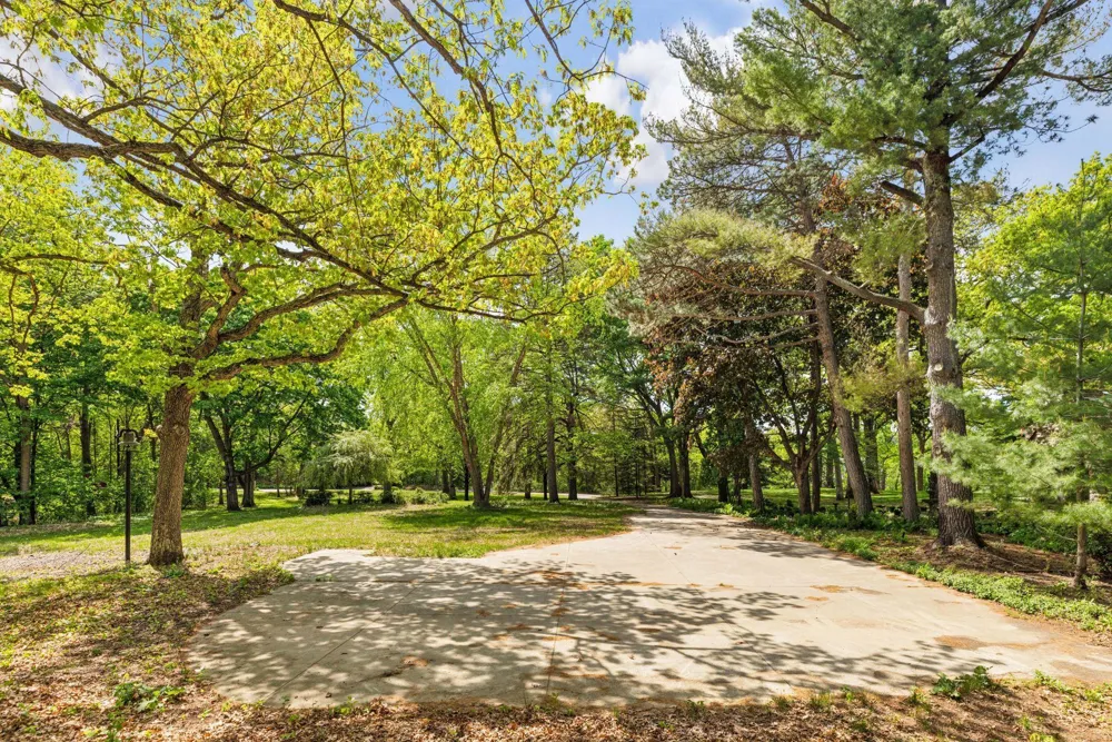 5125 Schaefer Road Edina, MN 55436