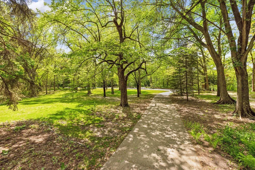 5125 Schaefer Road Edina, MN 55436