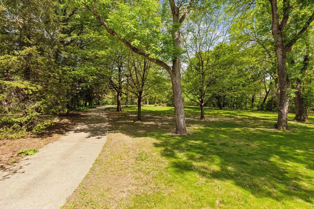 5125 Schaefer Road Edina, MN 55436