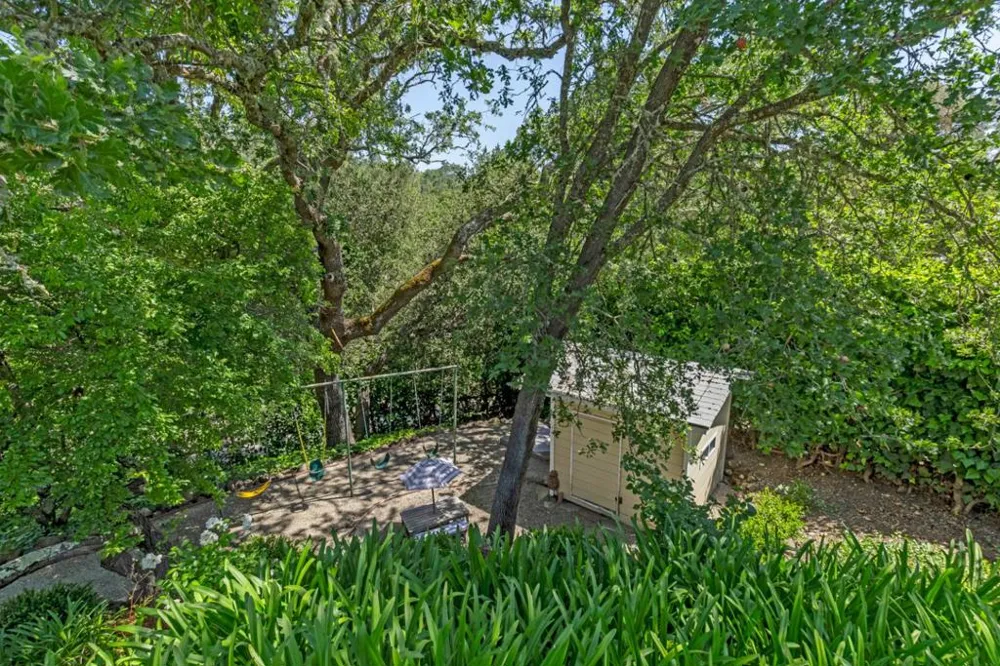 103 Toyon Court Woodside, CA 94062