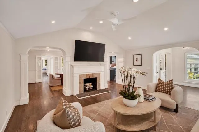 103 Toyon Court Woodside, CA 94062