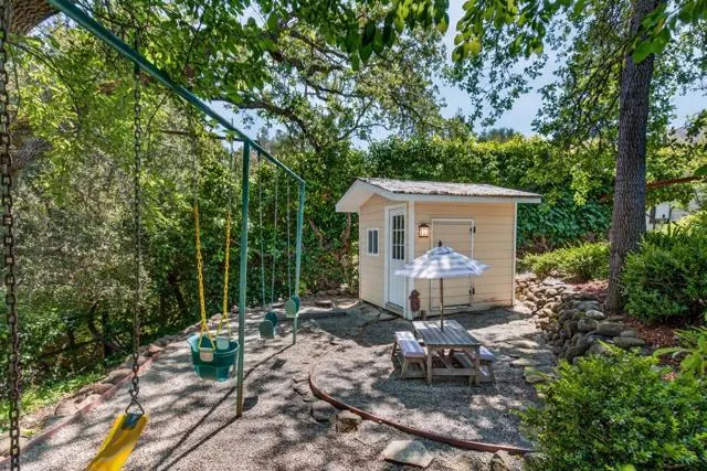 103 Toyon Court Woodside, CA 94062