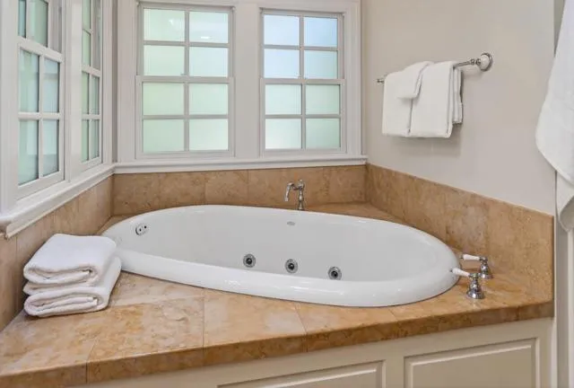 103 Toyon Court Woodside, CA 94062