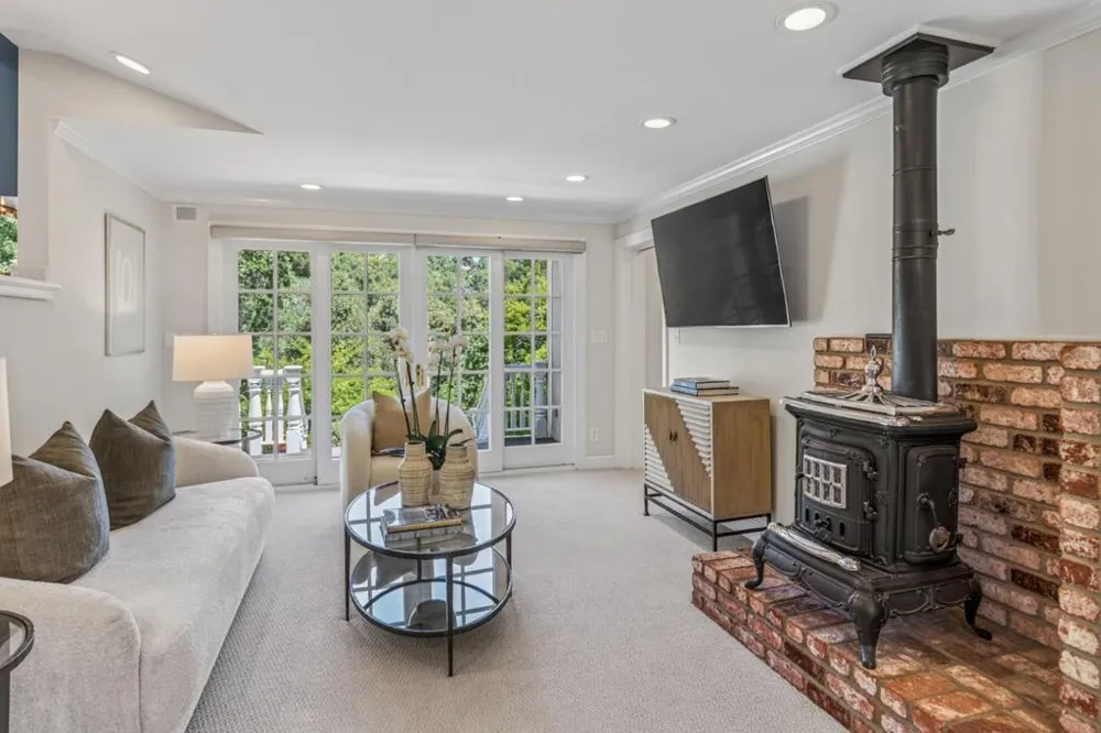 103 Toyon Court Woodside, CA 94062