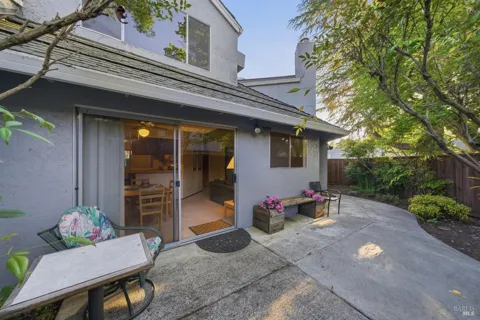514 Racquet Club Circle