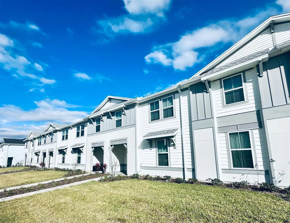 1256 BLUE PARADISE DRIVE Clermont, FL 34714