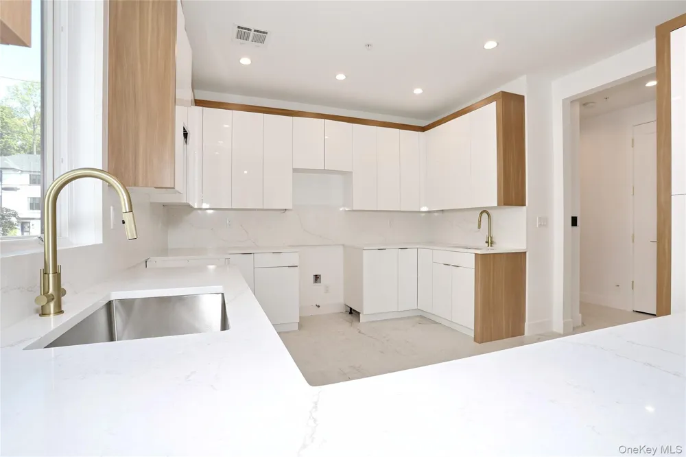 1 Hopal Lane #203 Monsey, NY 10952