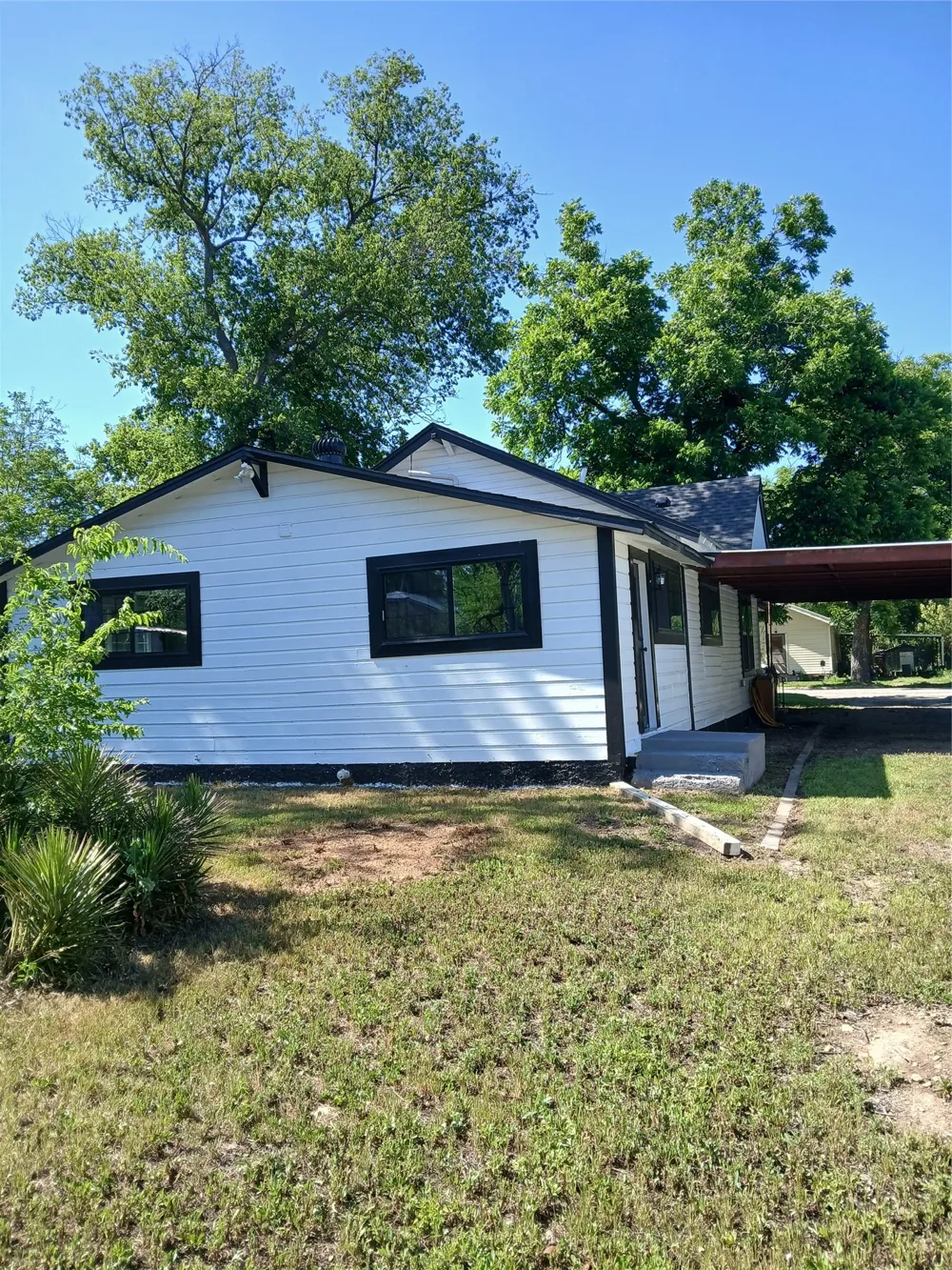 208 E 9TH STREET Coleman, TX 76834