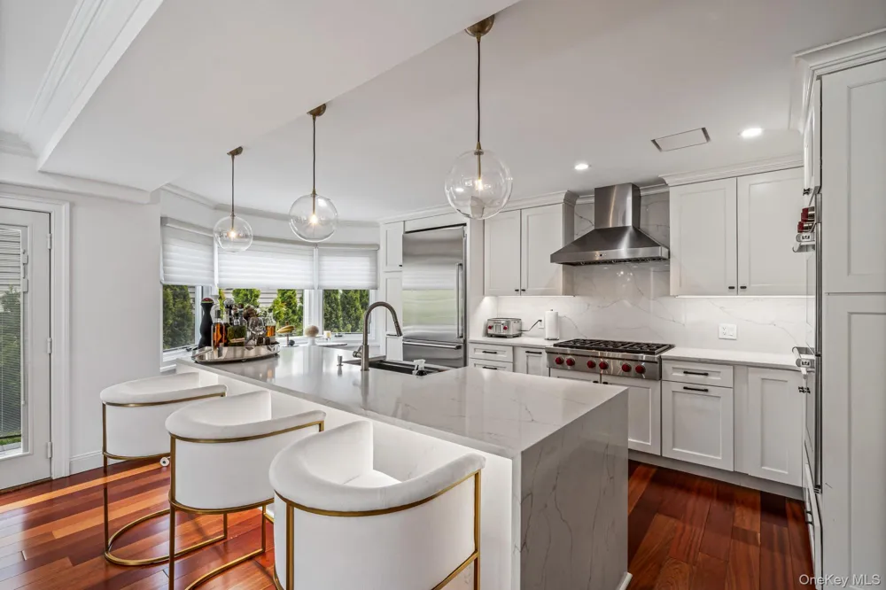 80 Knolls Drive Manhasset Hills, NY 11040