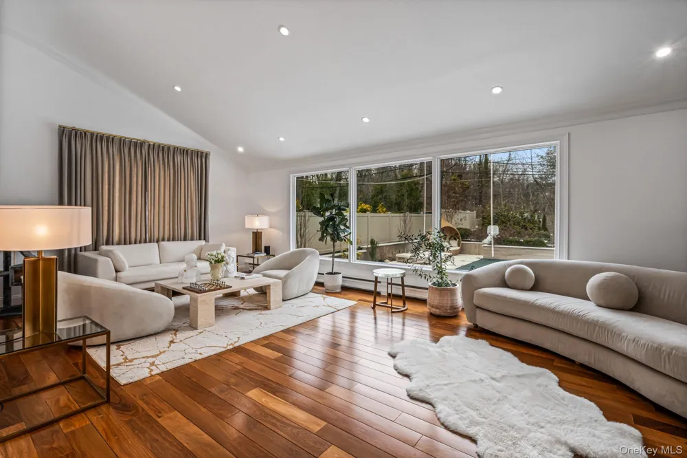 80 Knolls Drive Manhasset Hills, NY 11040