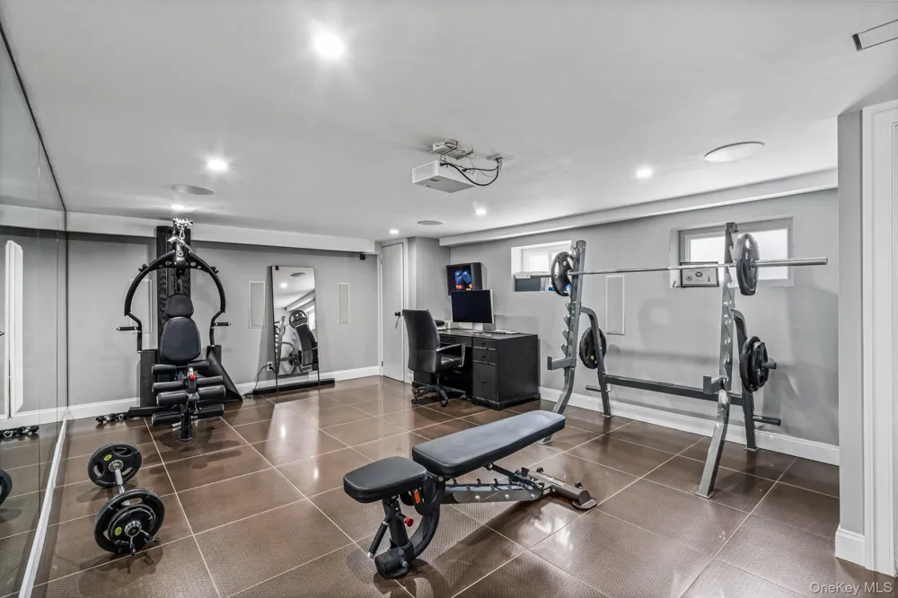 80 Knolls Drive Manhasset Hills, NY 11040