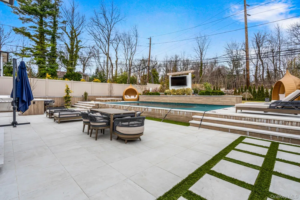 80 Knolls Drive Manhasset Hills, NY 11040