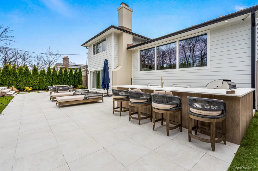 80 Knolls Drive Manhasset Hills, NY 11040