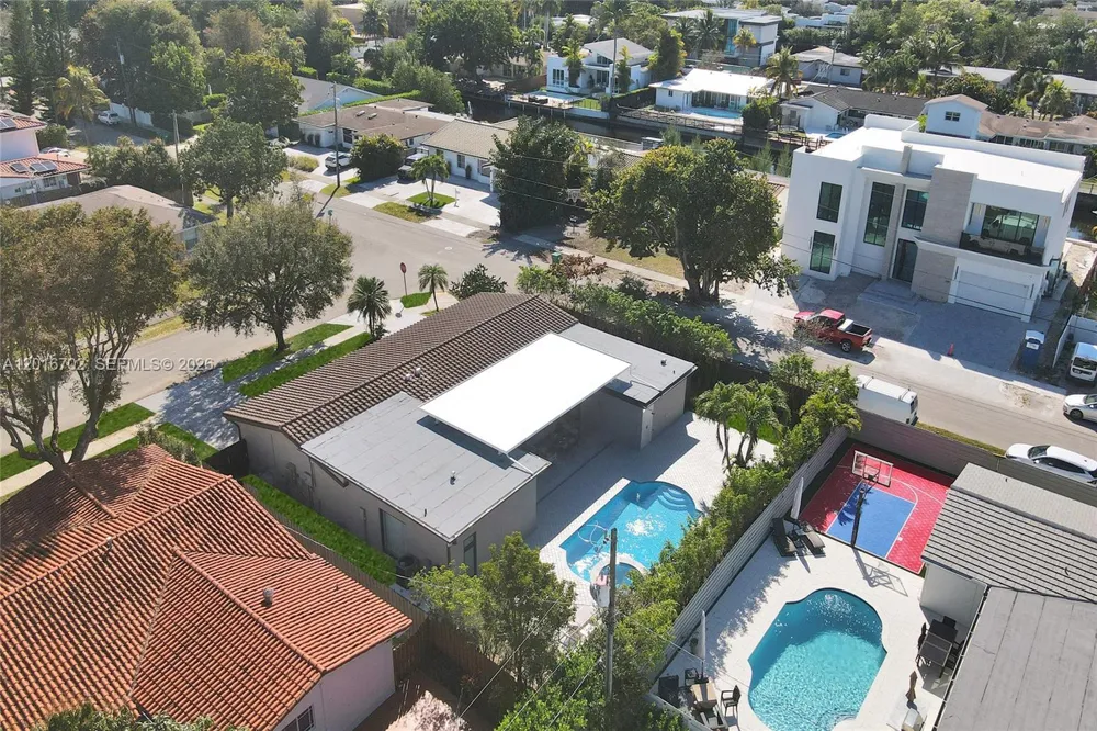 19694 NE 24th Ave Miami, FL 33180