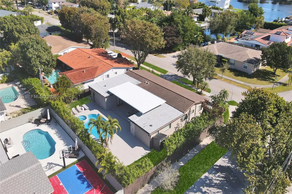 19694 NE 24th Ave Miami, FL 33180