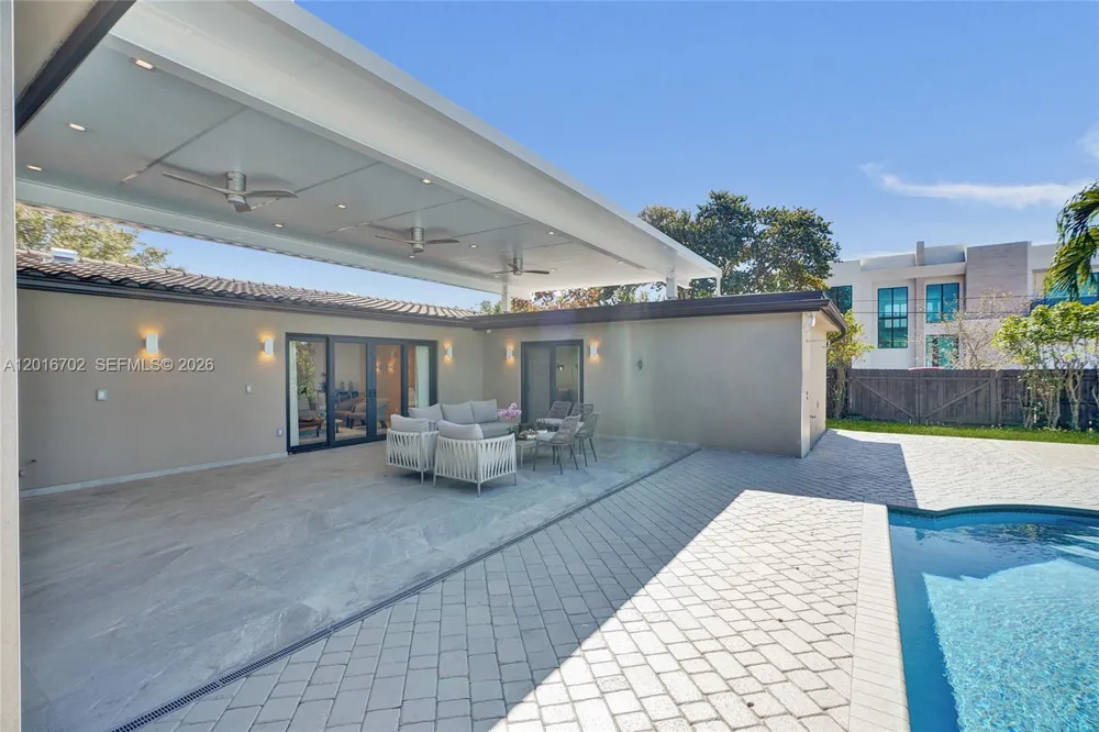 19694 NE 24th Ave Miami, FL 33180