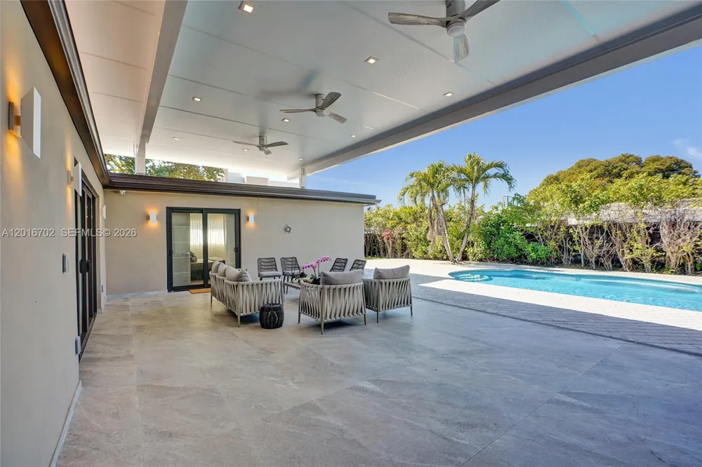 19694 NE 24th Ave Miami, FL 33180