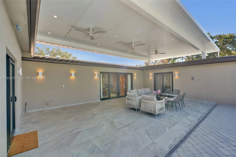 19694 NE 24th Ave Miami, FL 33180
