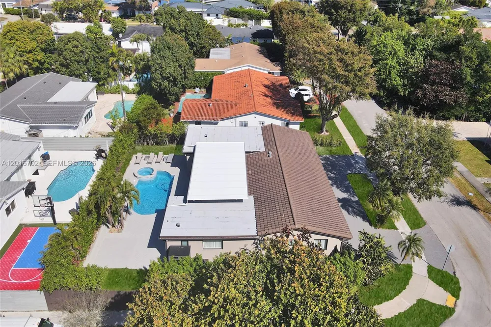 19694 NE 24th Ave Miami, FL 33180