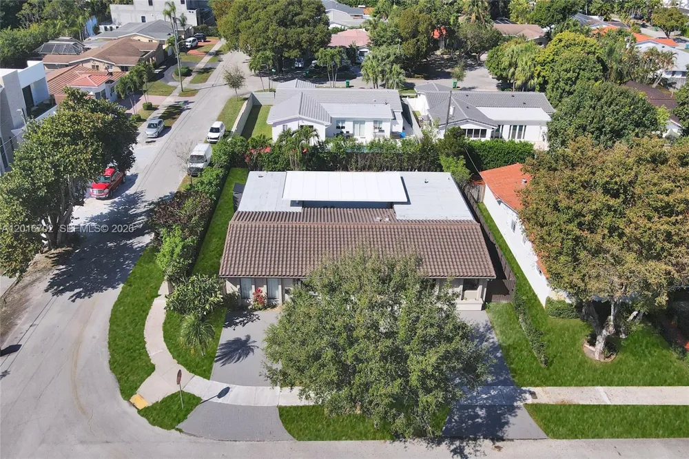 19694 NE 24th Ave Miami, FL 33180