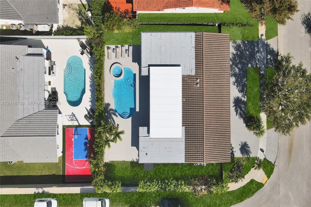 19694 NE 24th Ave Miami, FL 33180