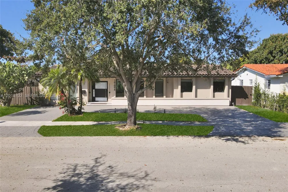 19694 NE 24th Ave Miami, FL 33180