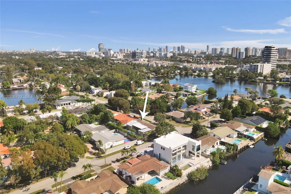 19694 NE 24th Ave Miami, FL 33180