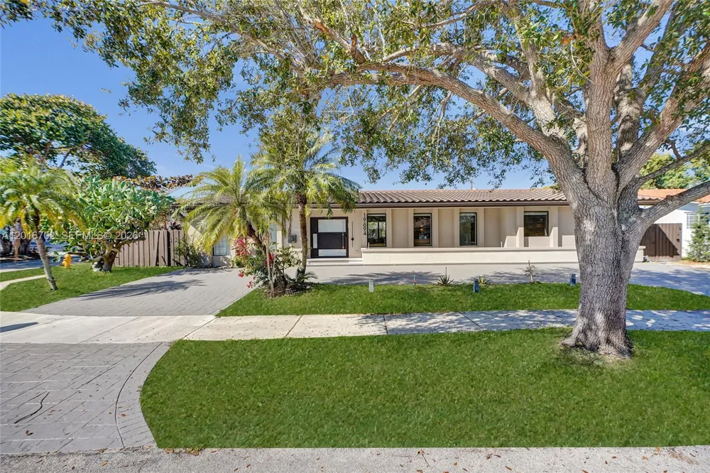 19694 NE 24th Ave Miami, FL 33180