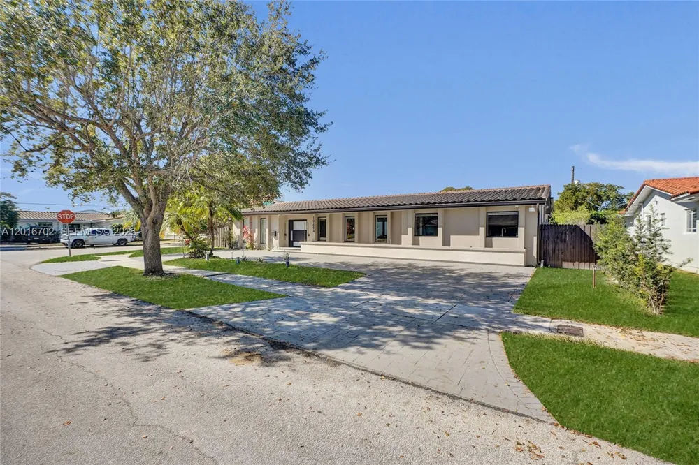 19694 NE 24th Ave Miami, FL 33180
