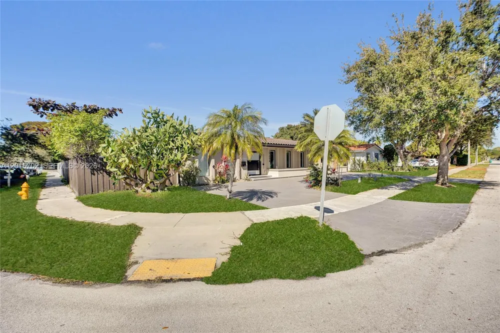 19694 NE 24th Ave Miami, FL 33180
