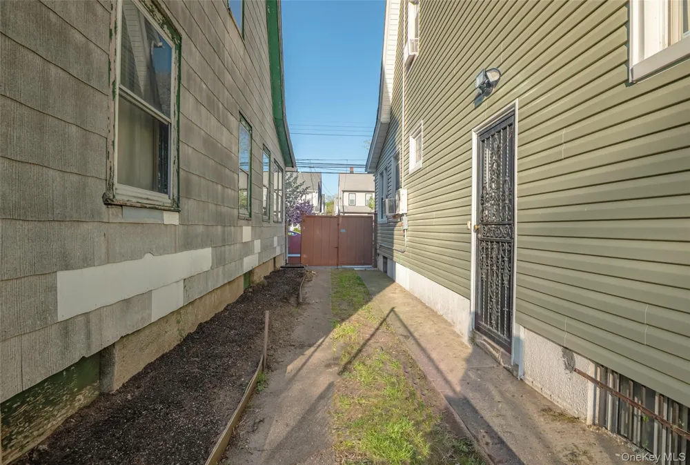 112-28 200 STREET Saint Albans, NY 11412