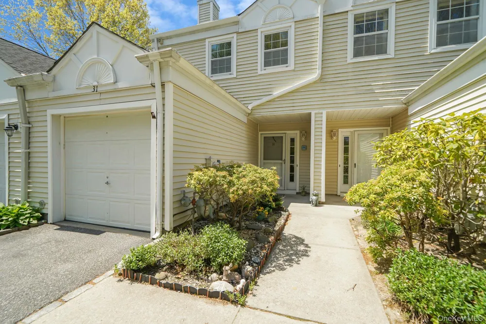 31 Quail Court Manorville, NY 11949