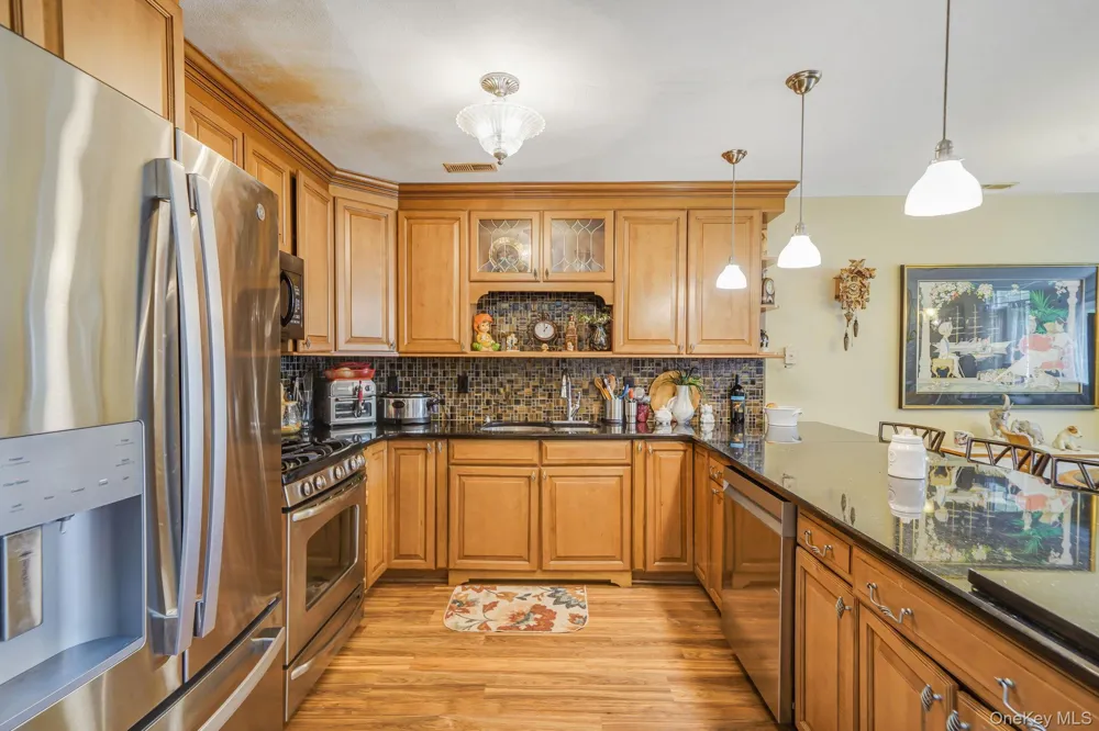 31 Quail Court Manorville, NY 11949