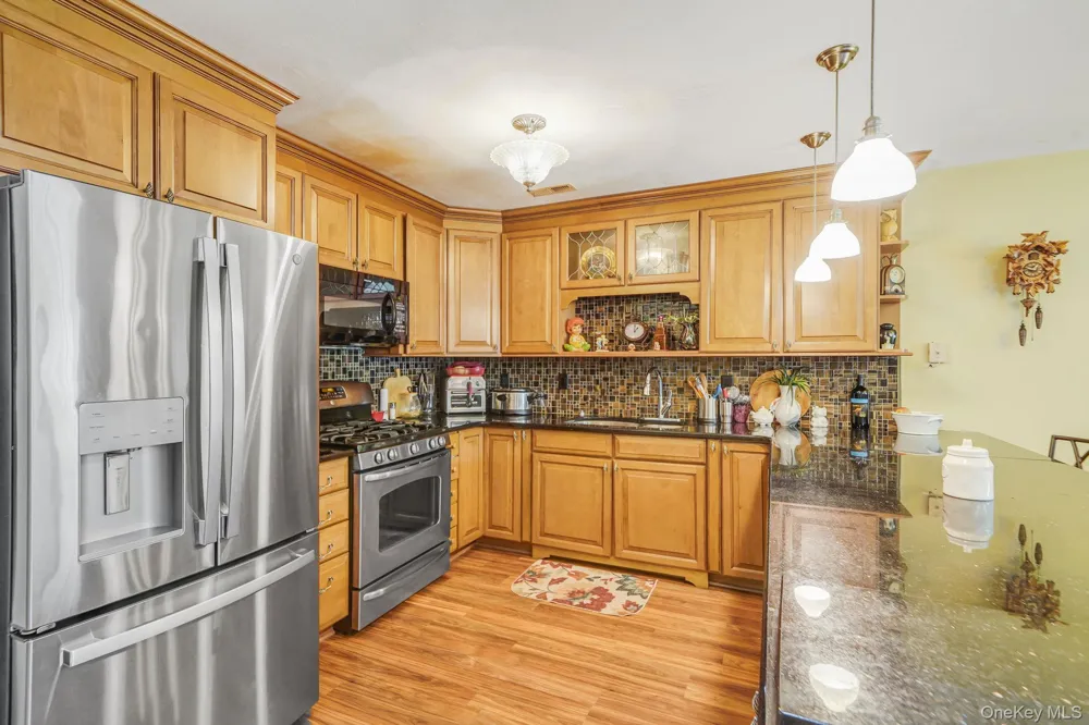 31 Quail Court Manorville, NY 11949