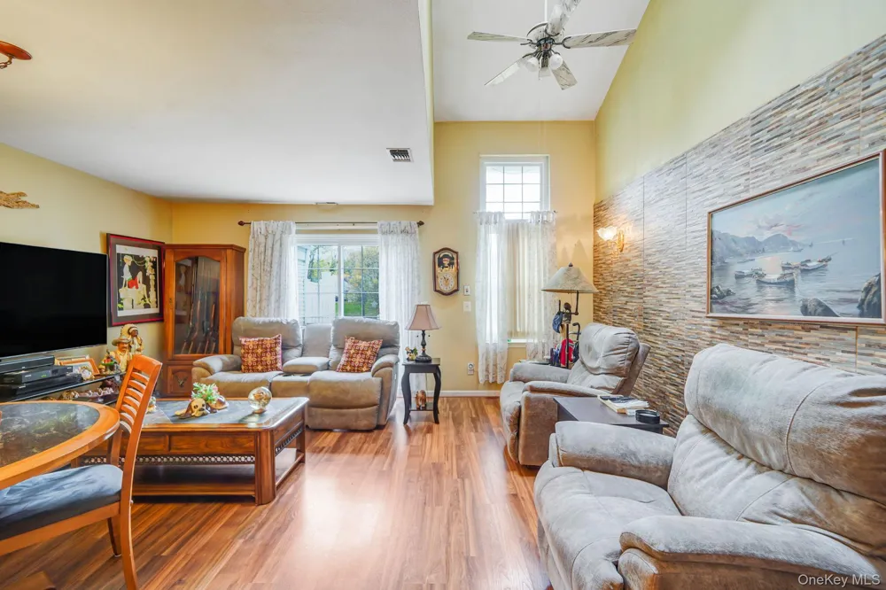 31 Quail Court Manorville, NY 11949