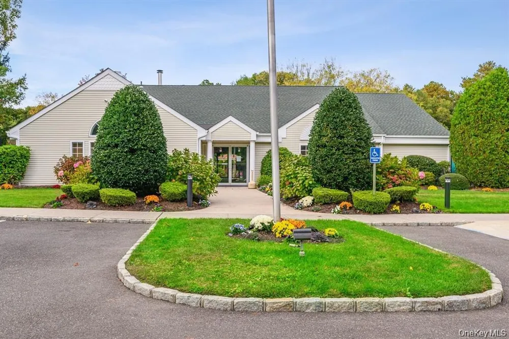 31 Quail Court Manorville, NY 11949