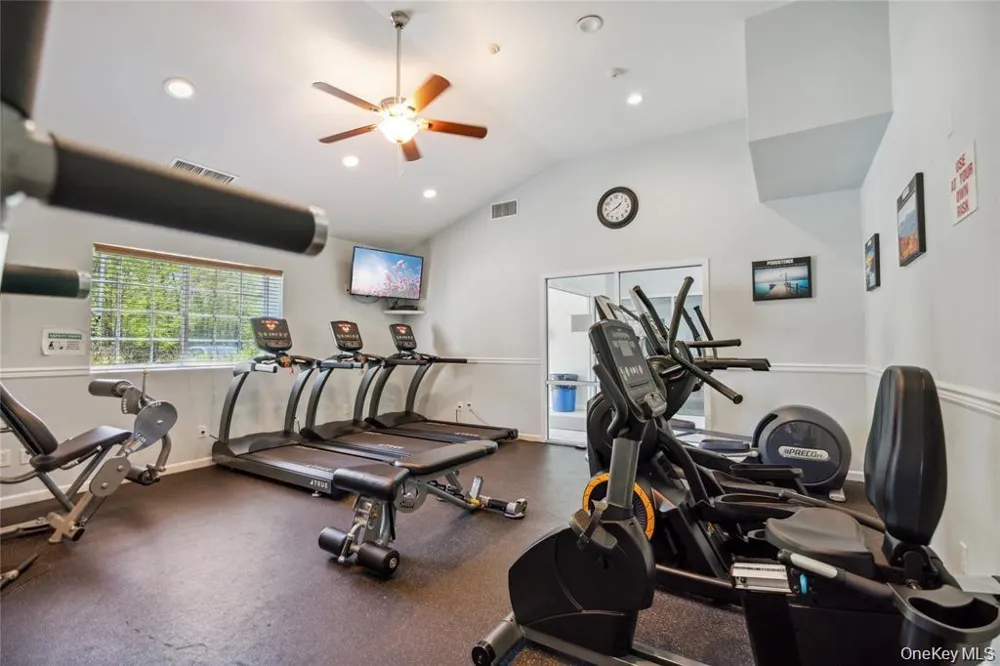 31 Quail Court Manorville, NY 11949