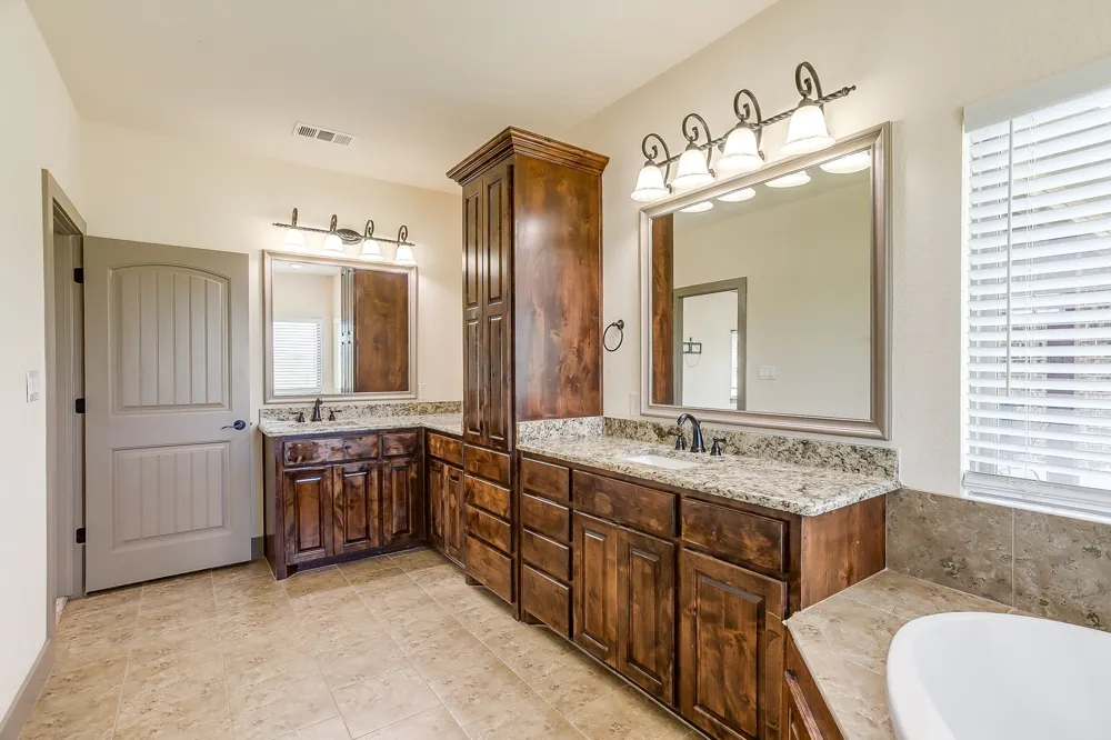 770 County Road 1346 Chico, TX 76431