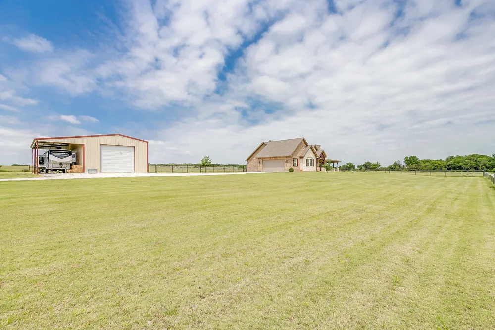 770 County Road 1346 Chico, TX 76431