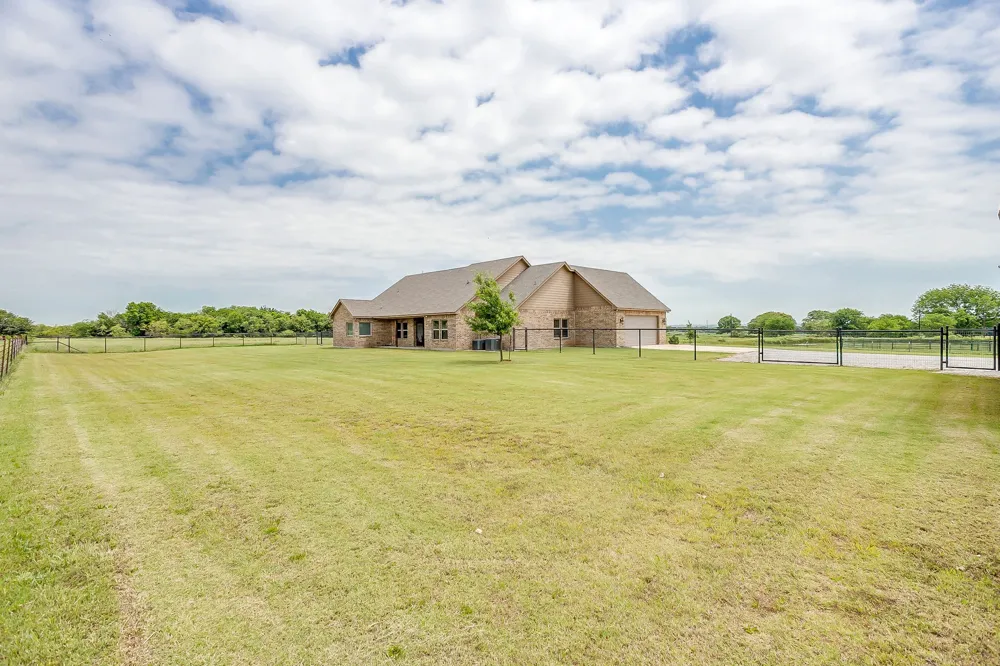 770 County Road 1346 Chico, TX 76431