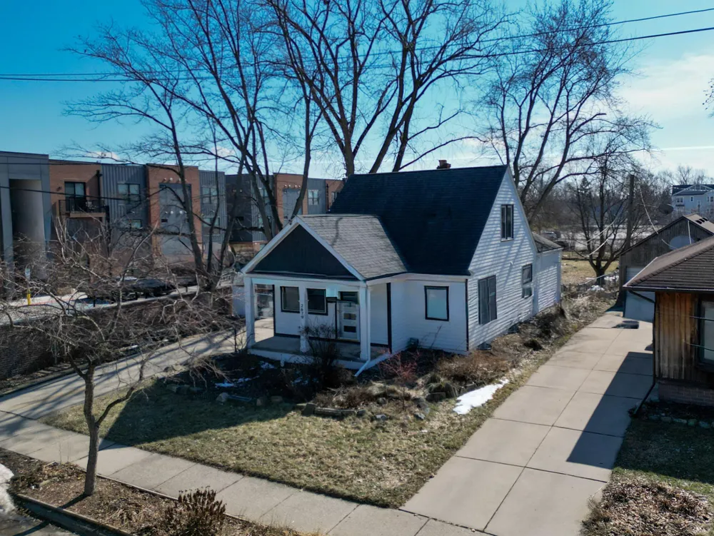 2679 Oxford Road Berkley City, MI 48072