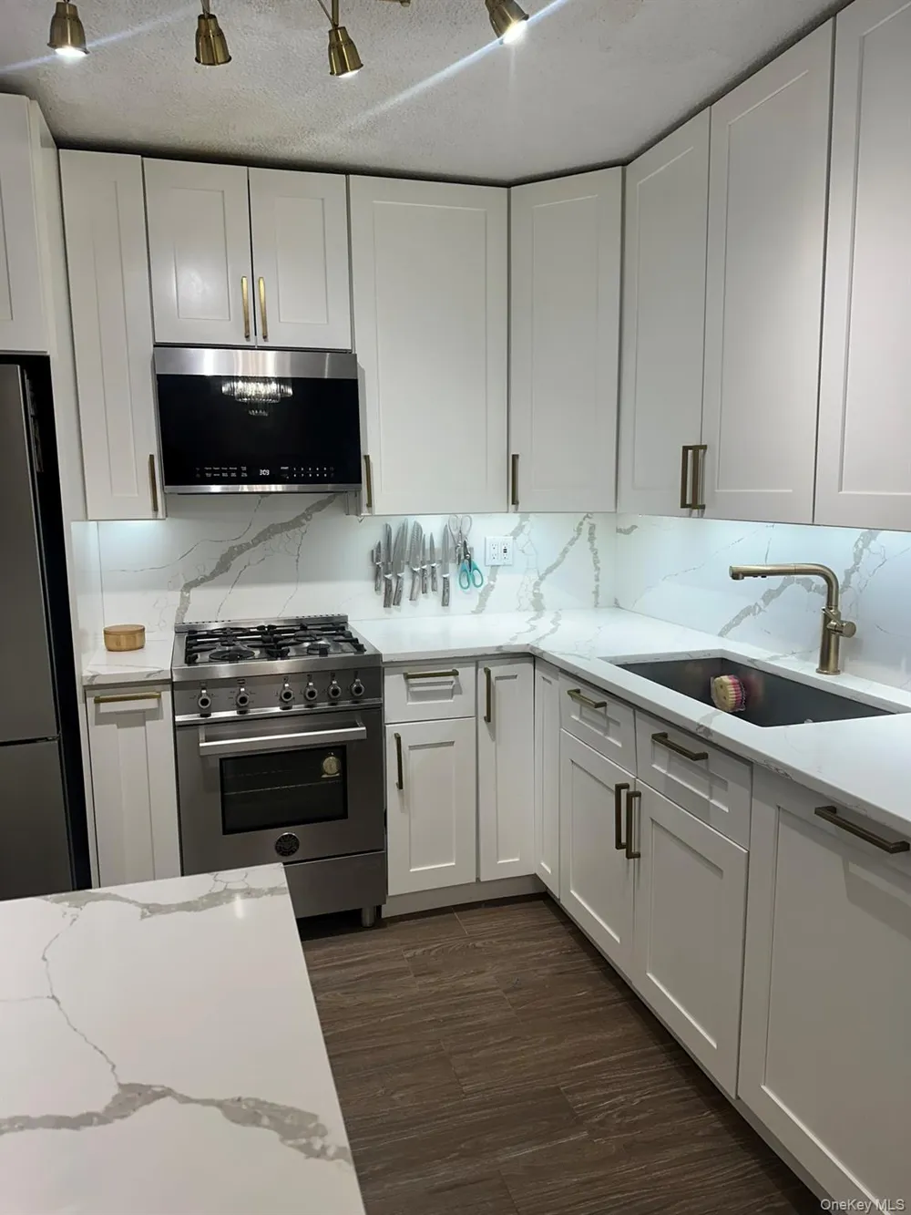 1 Bay Club Drive #3L Bayside, NY 11360